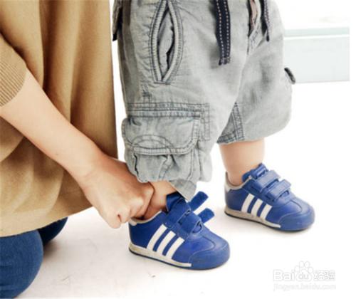 如何給孩子選擇一雙舒適的鞋子