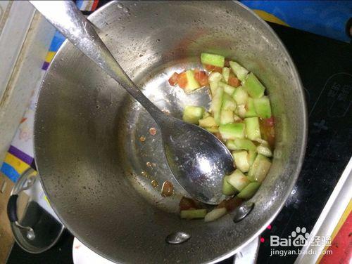 夏日如何為寶寶做一份清爽的輔食——絲瓜雞蛋麵