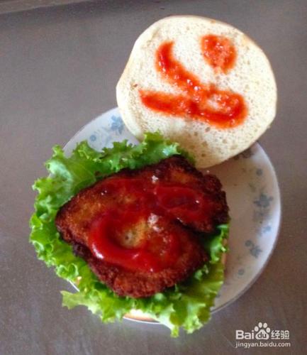 怎樣做漢堡——雞排生菜番茄醬漢堡炸雞早餐