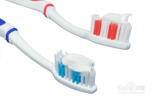 如何正確的清潔牙齒內部殘留汙垢