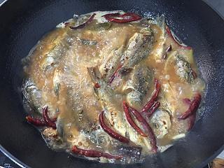 幹鍋香辣小鯽魚