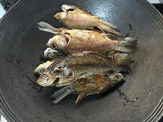 幹鍋香辣小鯽魚