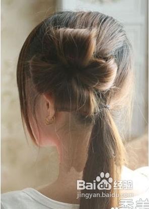 當季流行的韓式花瓣頭髮型扎法