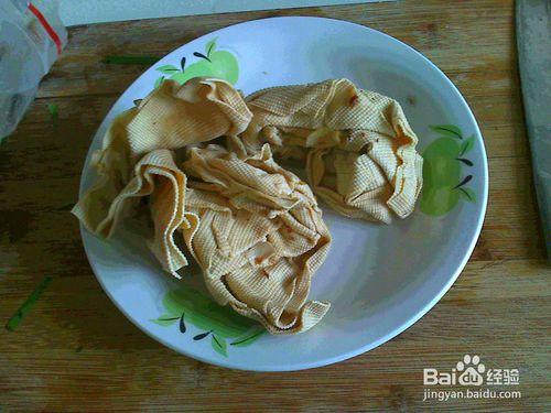 老年人怎樣做好肥豬肉豆腐皮備料