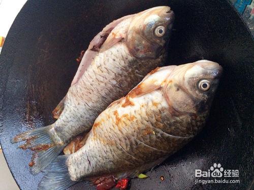 魚籽醬燜鯽魚的做法