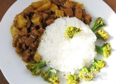 泰國美食：椰味咖哩豬肉