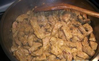 泰國美食：椰味咖哩豬肉