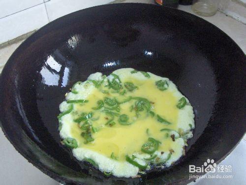 家常必備超級美味：酸辣青椒雞蛋土豆絲製作過程