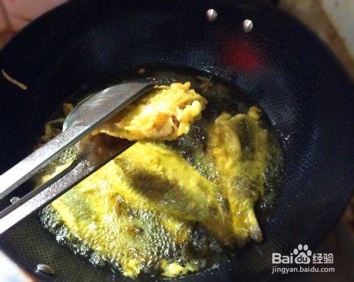 經典美食之油炸小鯽魚：[2]經典美食