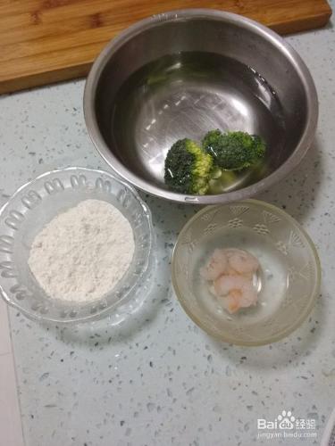 寶寶輔食怎麼做之1：西蘭花蝦仁小煎餅（12M+）