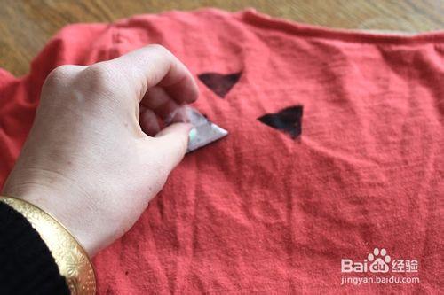 怎麼改造三角斑點印花T恤