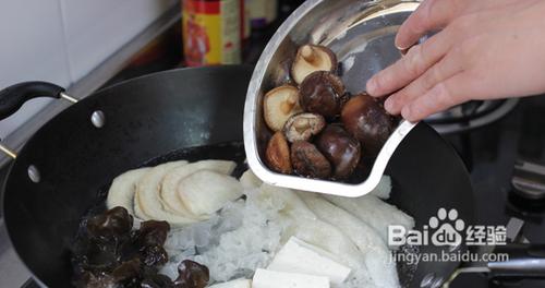【年夜飯】菌菇豆腐幸福燉的做法