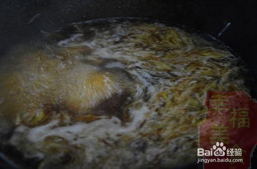 幸福美食：一顆大蔥成就的美味蔥香糊油麵