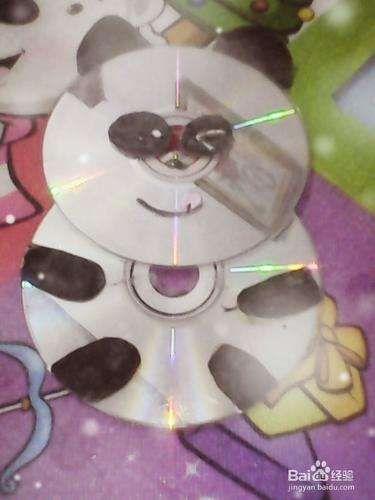 廢舊光碟變身大熊貓