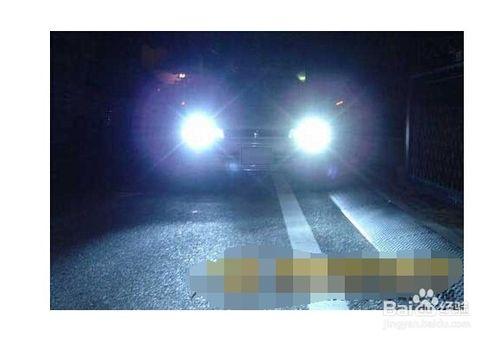 夜間開車使用燈光需注意的事項