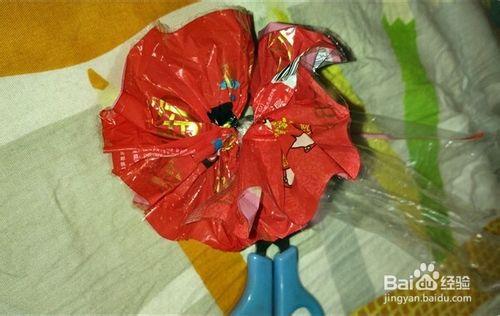 手工製作：塑料紙製作一朵大紅花