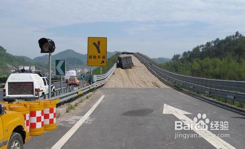 開車時遇到剎車失靈該怎麼辦？