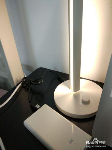 LED智慧檯燈移動電源供電