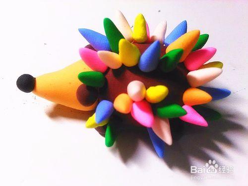 如何製作漂亮的彩色刺蝟禮物