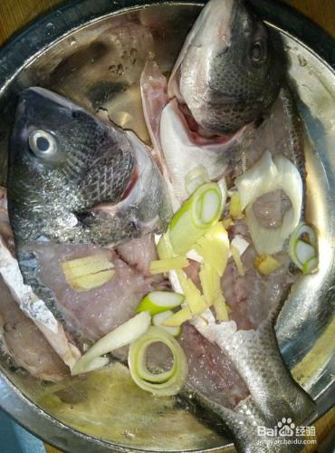 香煎黑鯛魚和美味魚骨湯