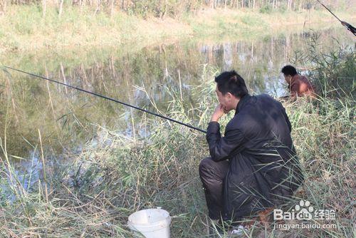 河邊野外釣魚技巧