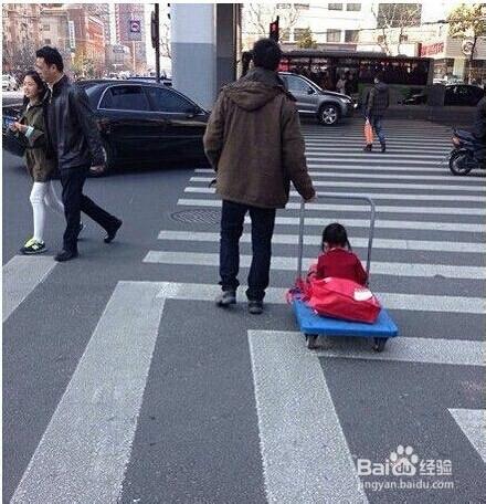 小孩子出門總是要東西，不給就哭鬧怎麼辦