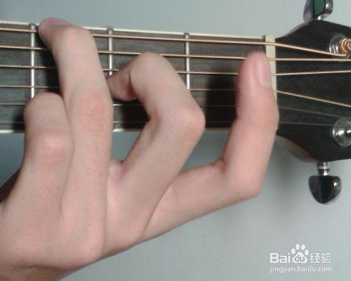 彈吉他手指疼，手指越來越僵硬怎麼辦?
