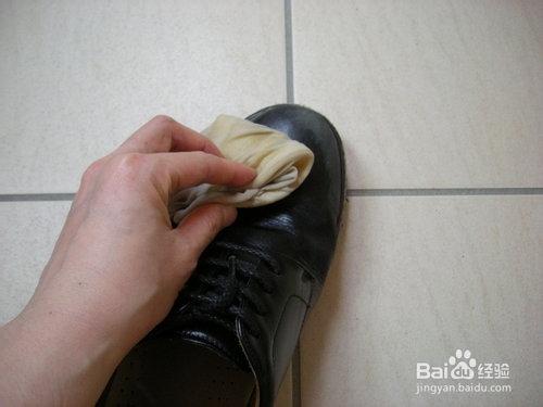 皮鞋天然保養，香蕉皮的妙用