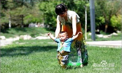 半歲到1歲寶寶的生長髮育和餵養