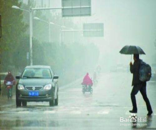 有霧霾的下雨天出行要注意什麼呢？