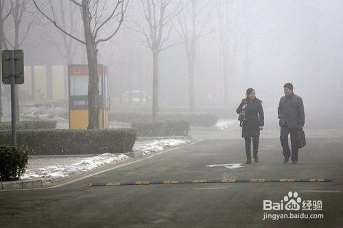 生活在霧霾環境下，霧霾產生的途徑有哪些？