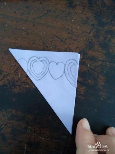 如何剪愛心圖案的心形畫框（四連剪紙一）